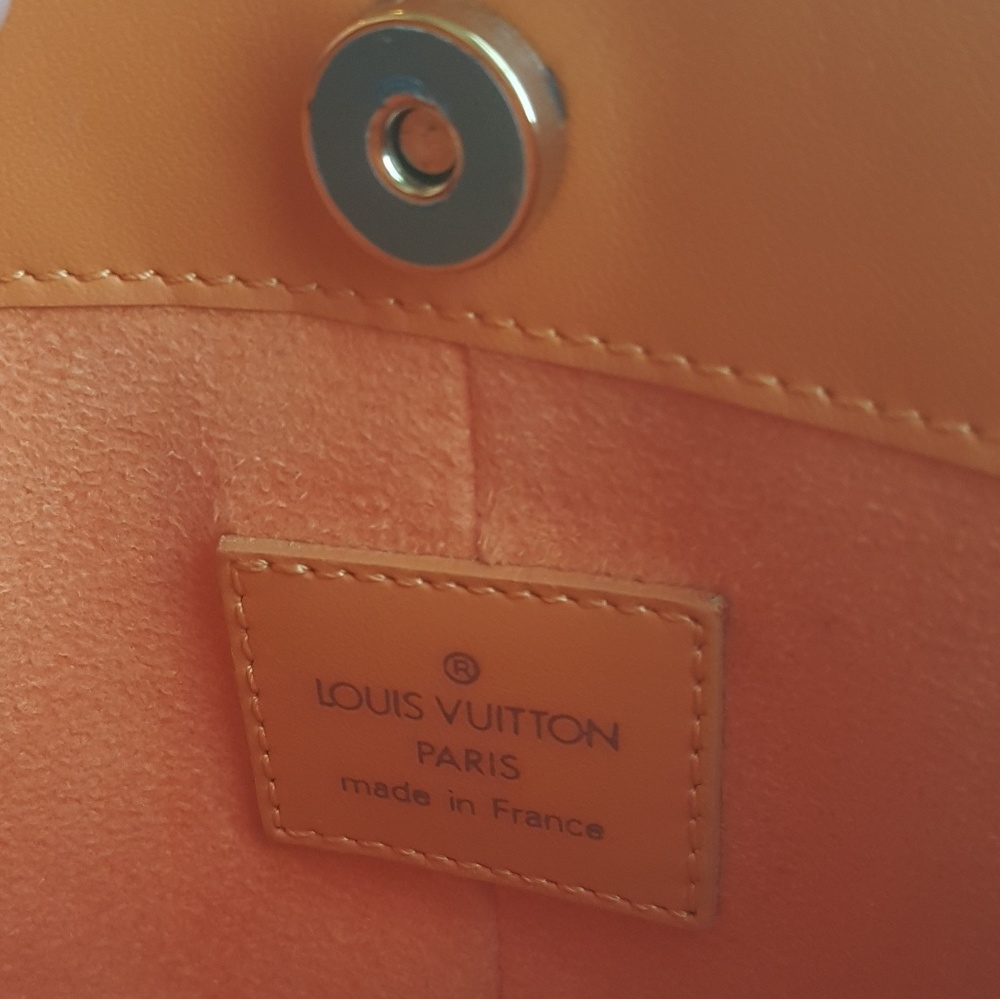 🌸SOLD🌸Louis Vuitton Epi Demi Lune Pochette - Picture 5 of 8